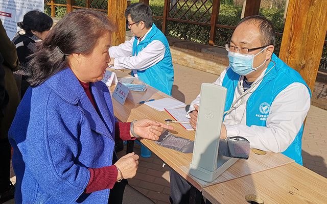 【学雷锋日】乐动官方网站举办“爱满京城，牵手智慧家医”志愿服务活动(图5)